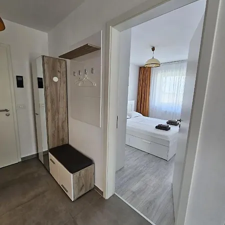 Bright&cozy Coresi Apartment