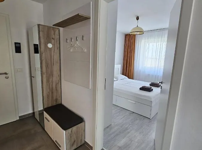 Bright&cozy Coresi Apartment